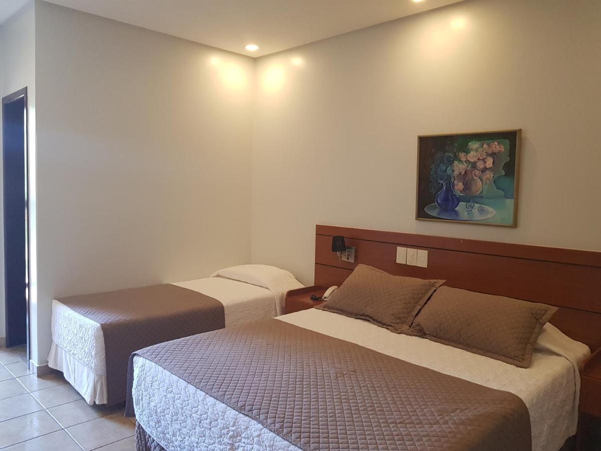 Hotel Das Palmeiras Paracatu Kültér fotó
