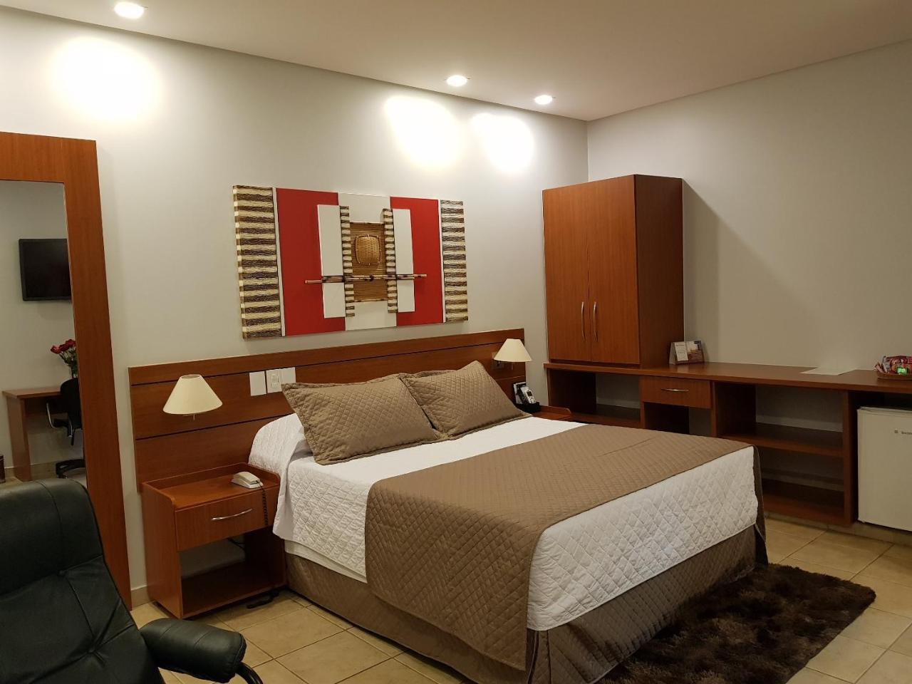 Hotel Das Palmeiras Paracatu Kültér fotó